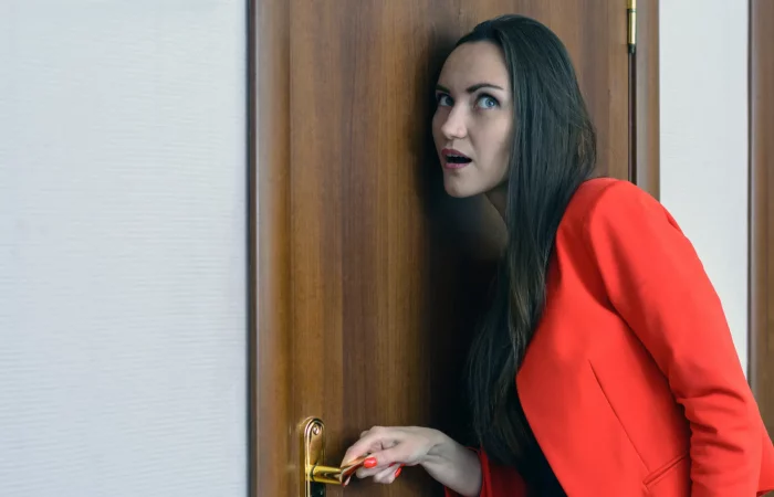 Con la puerta en las narices